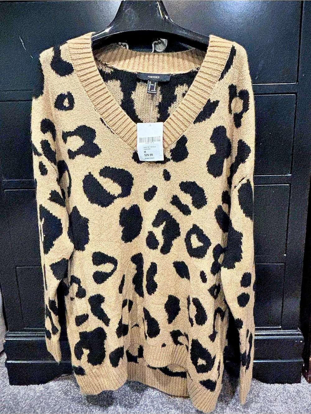 Forever 21 Leopard Print V-Neck Sweater Size Medium